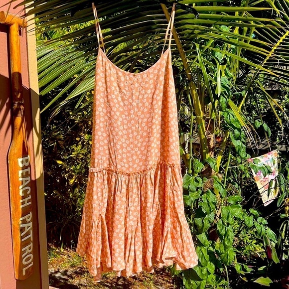 wild fable Dresses & Skirts - Wild Fable Ground Ginger floral dress. Spaghetti straps ruffled bottom Sz M
